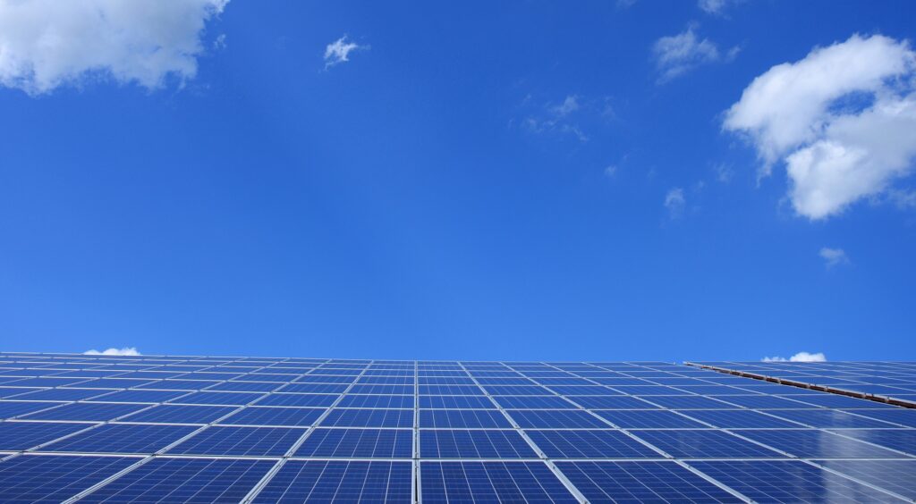 solar energy gb2255a9f0 1920 1024x564 - Nachhaltige Energie für Zuhause: Photovoltaikanlagen für Privatkunden im Fokus